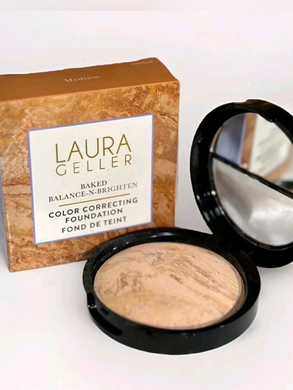 NIB LAURA GELLER  Baked Balance-n-Brighten Color Correcting Foundation Medium